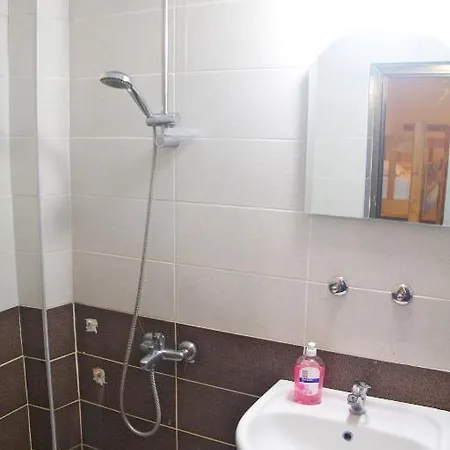 费特希耶旅馆 *