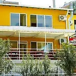 Fethiye Guesthouse フェティエ